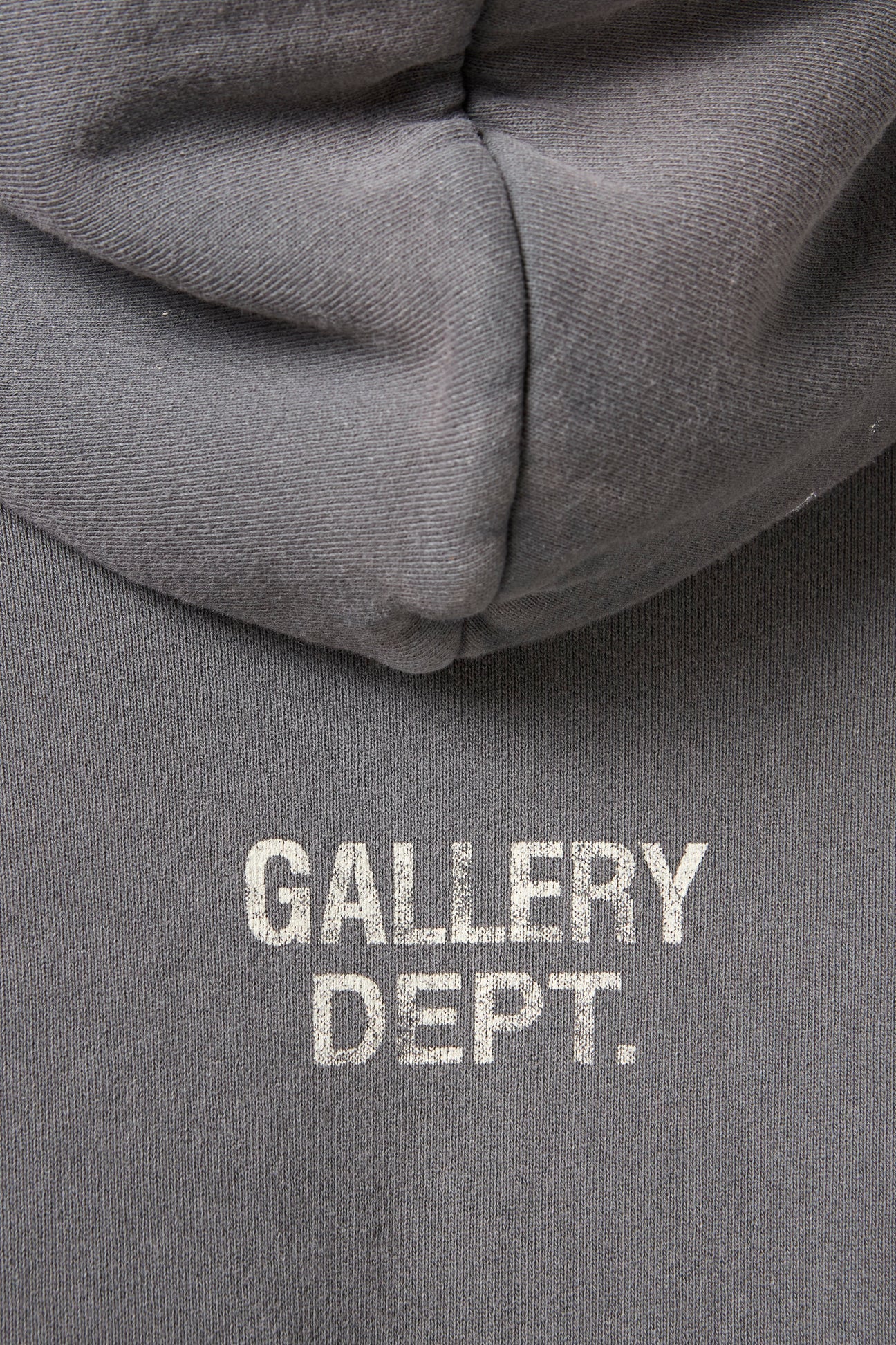 The Power of Celebrity Endorsement: How Celebrities Have Helped to Make the Gallery Dept Hoodie a Fashion Icon插图
