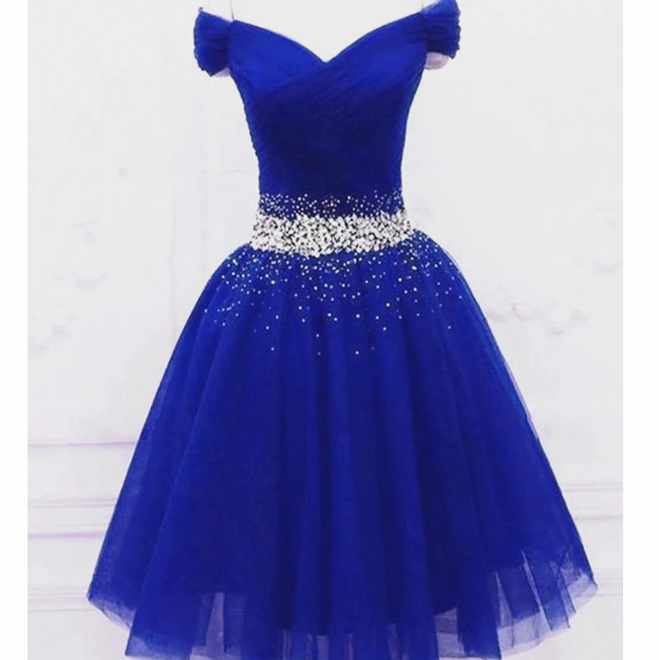 Achieving a Red Carpet Look: Matching Royal Blue Prom Dresses with High-End Bags and Shoes插图