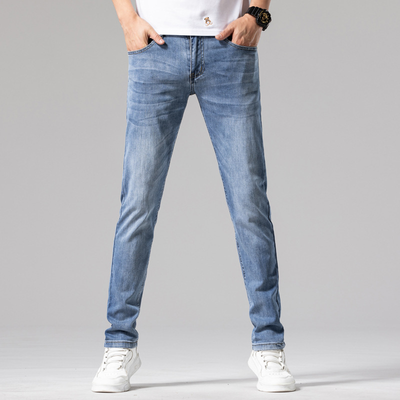 Are there any considerations for body proportions when wearing stacked jeans?插图