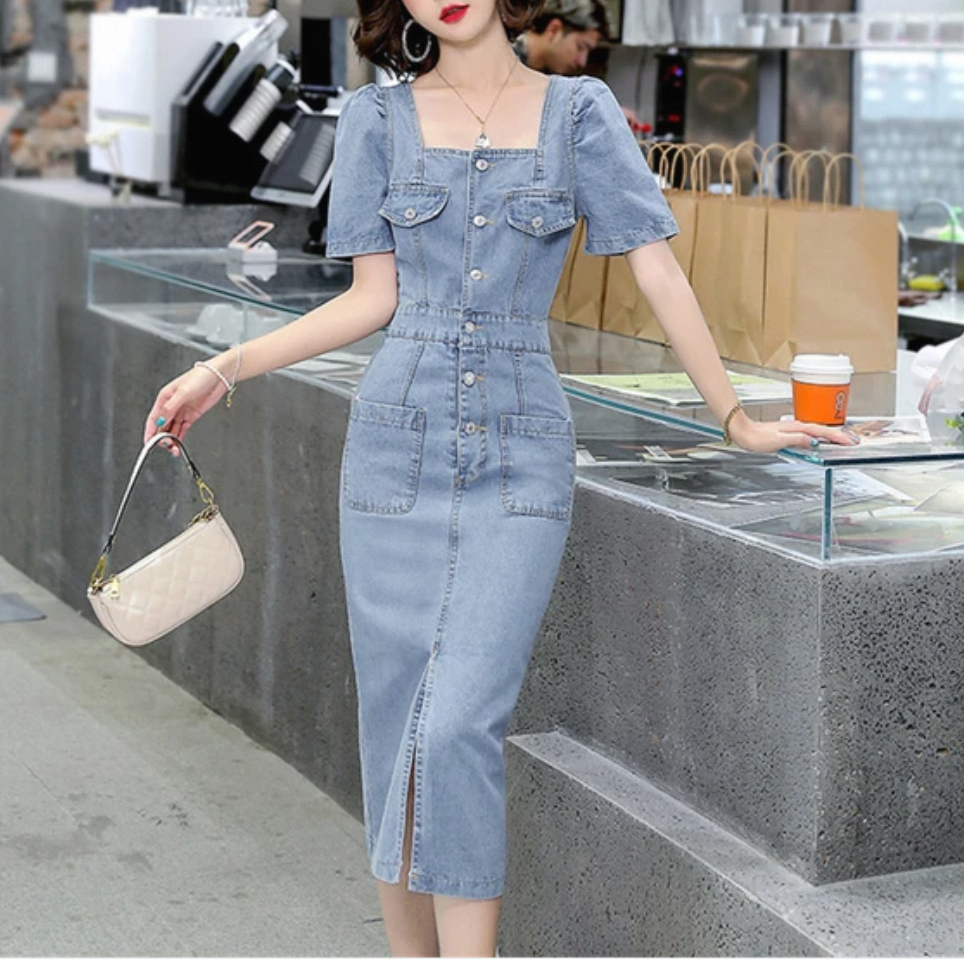 Denim Dresses: From Utility to High Fashion Runways插图