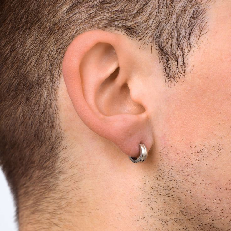 Hoop Earrings for Men in the LGBTQ+ Community插图