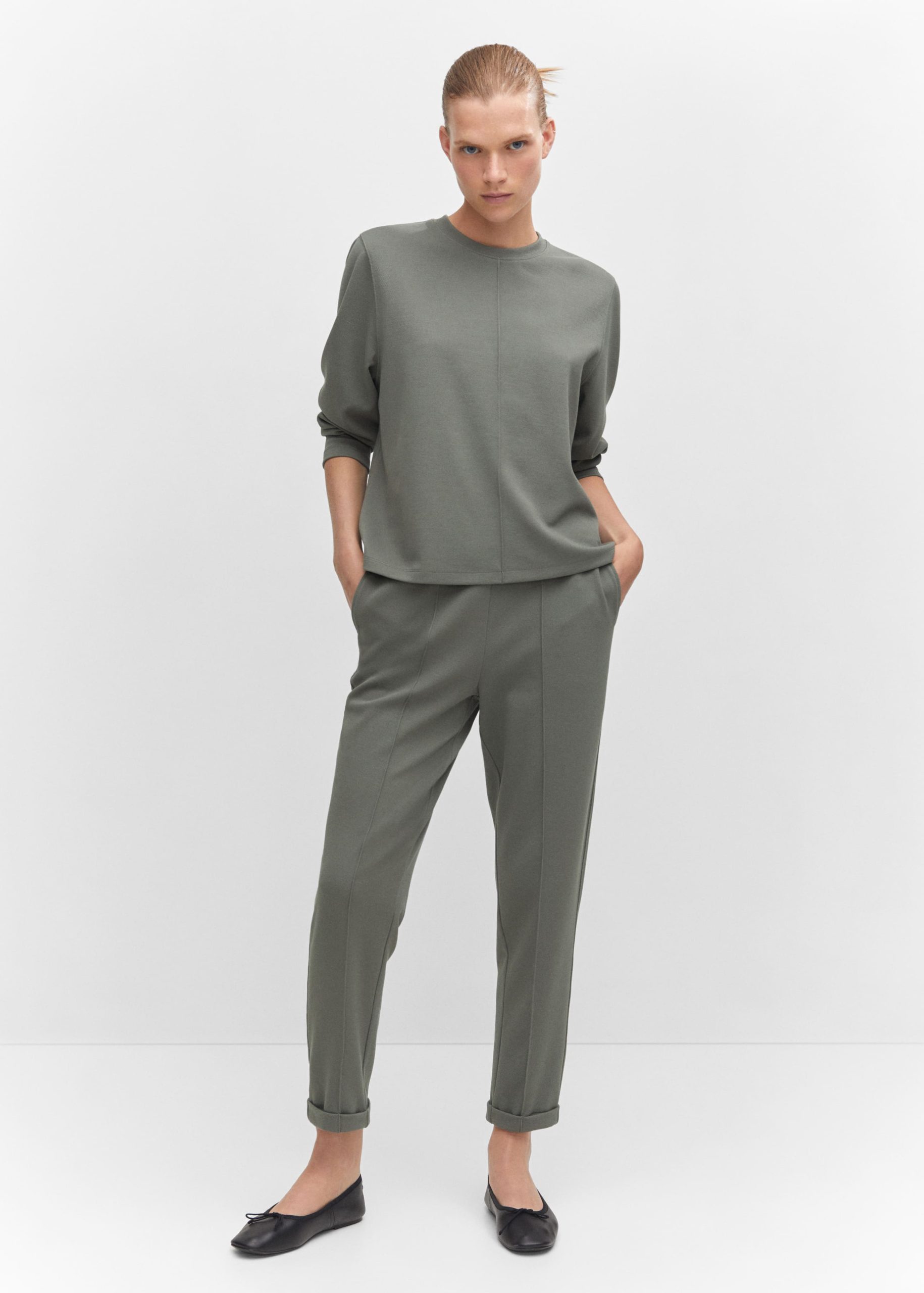 grey pants outfit women