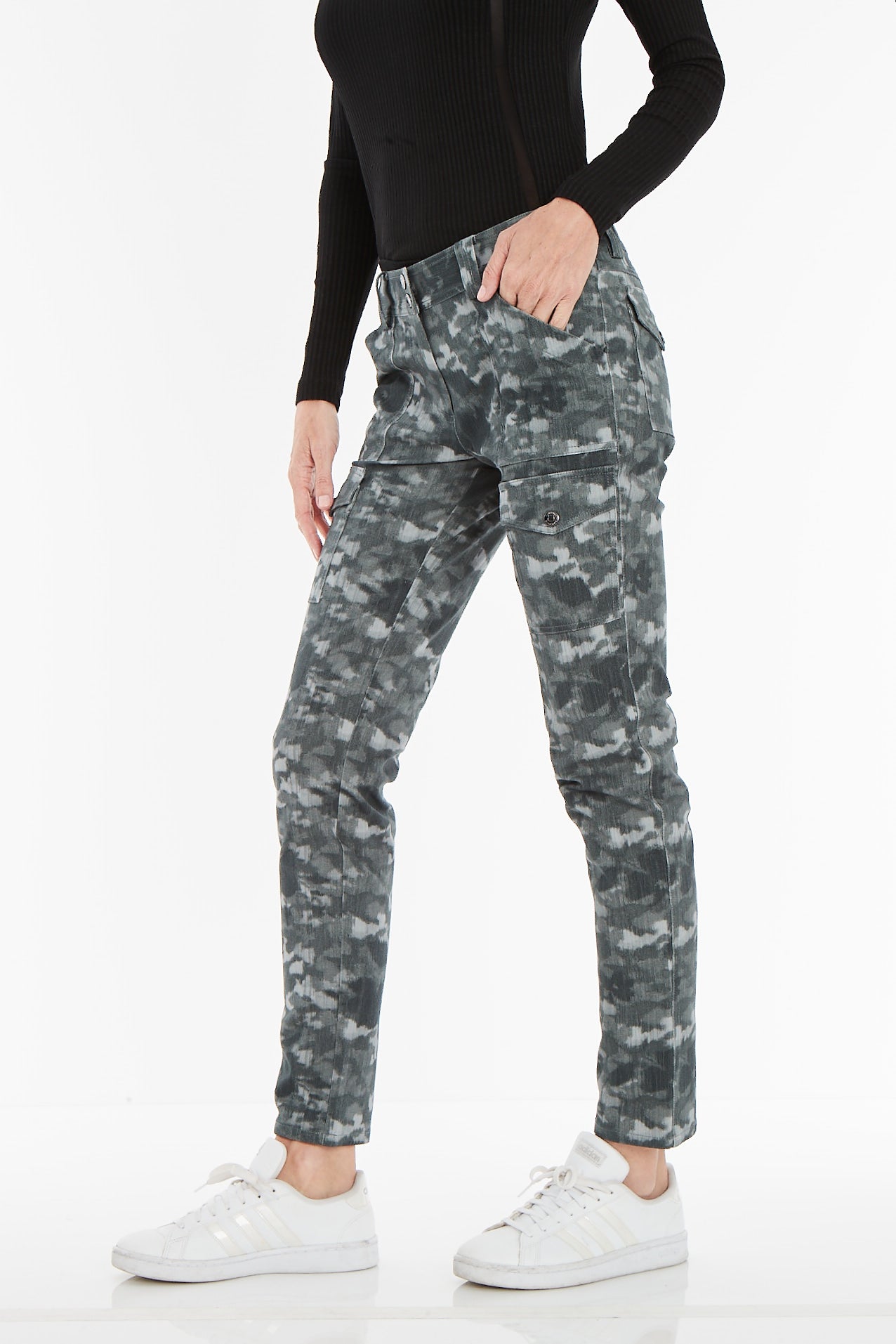 women's camo cargo pants