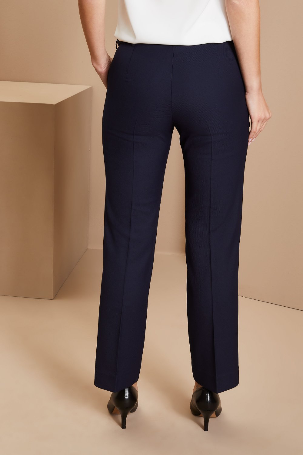 Straight leg pants women: Chic and Timeless插图4
