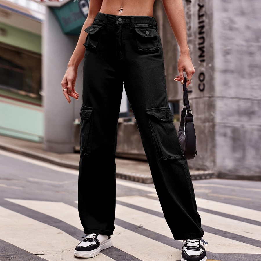 Women's pants with zipper pockets