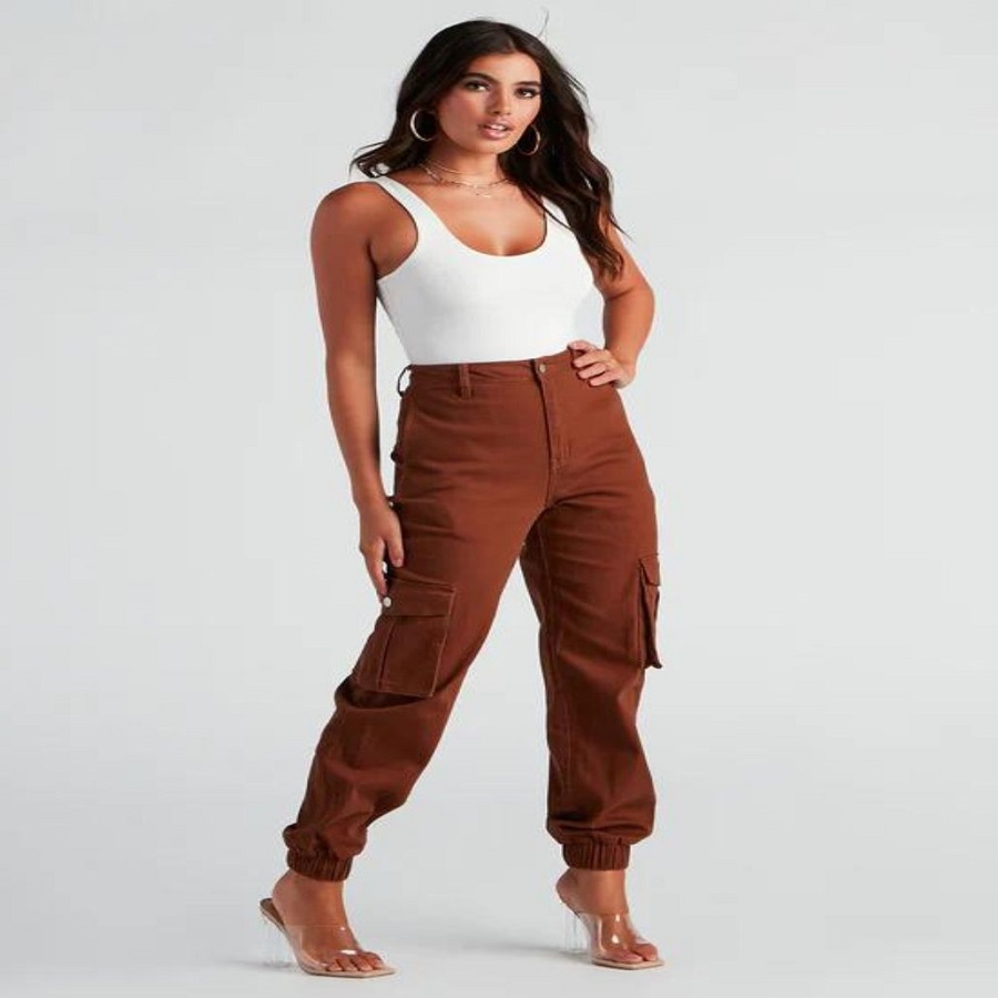 Women's cargo pants outfit