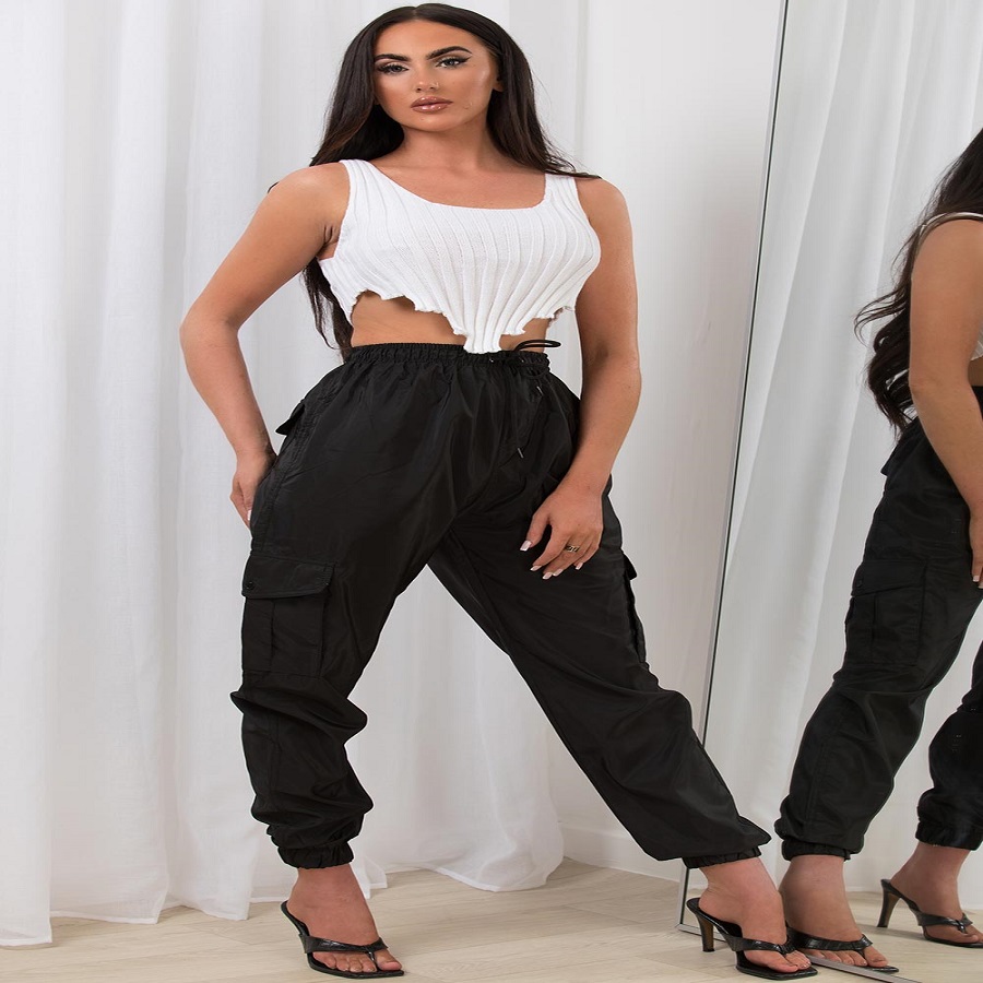 Black cargo pants outfit women's